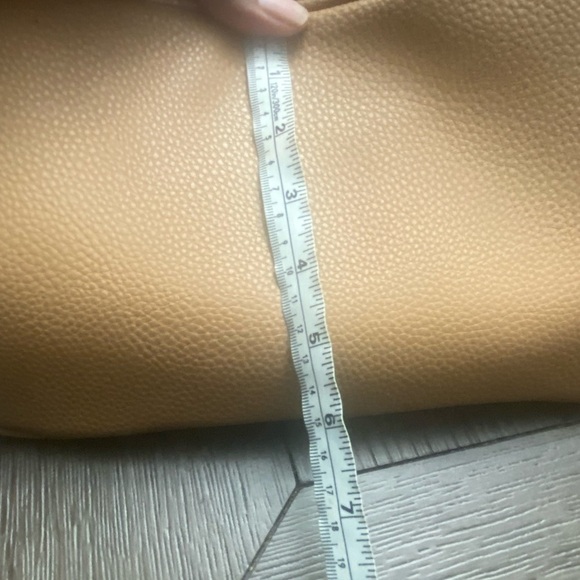 Steve Madden Lucia Large Tan Tote Bag
Detachable straps, multiple compartments - Picture 10 of 11